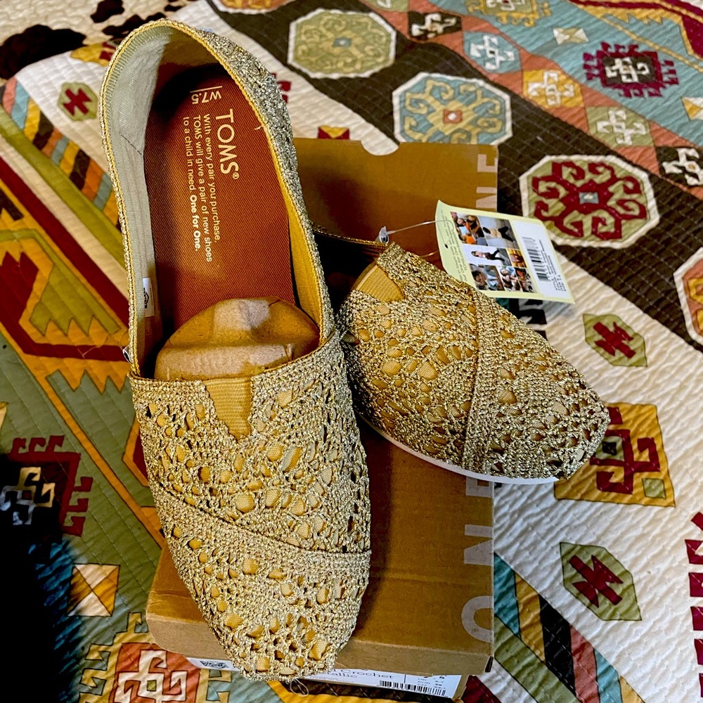 Toms gold crochet metallic flats